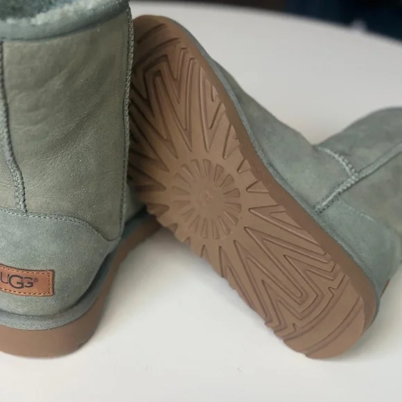 UGG Classic Short II Sea Green Sheepskin Boots Women's 8 (Discontinued Colorway) - Picture 8 of 11